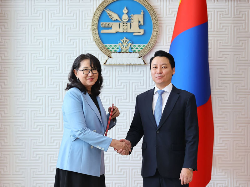 Тэргүүн түшмэлийн зэрэг дэв олголоо